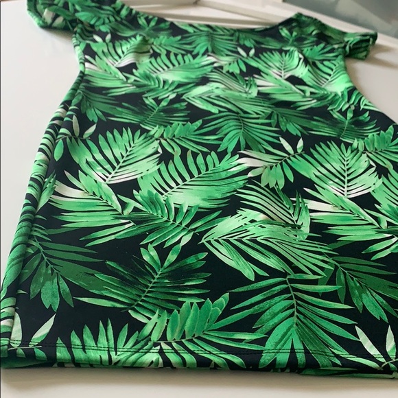 Green banana leaf  body con dress - Picture 3 of 5